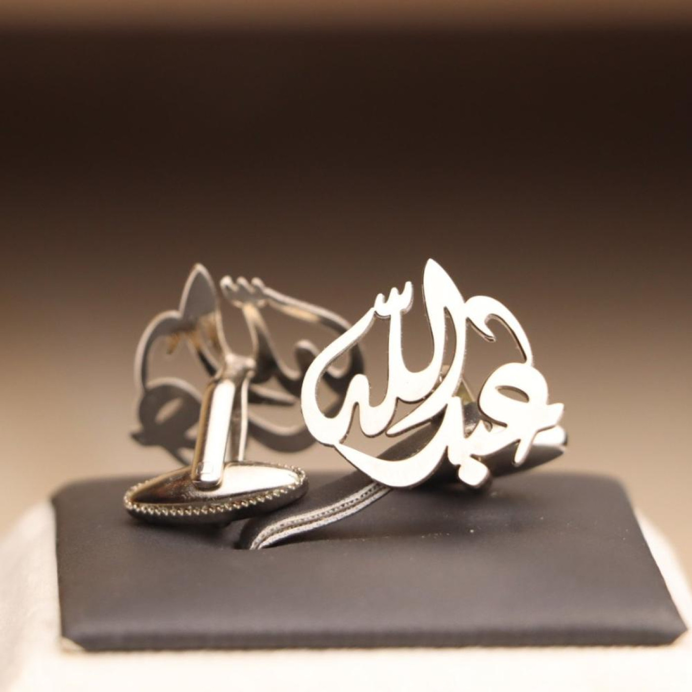 كبك رجالي باسم مطلي - فضي وذهبي - C01