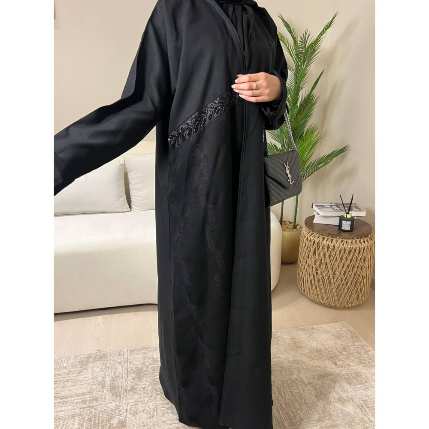 عباية لف منسوجة من الكريب بإضافة الشك مع قماش المشجر للنساء - أسود - A196