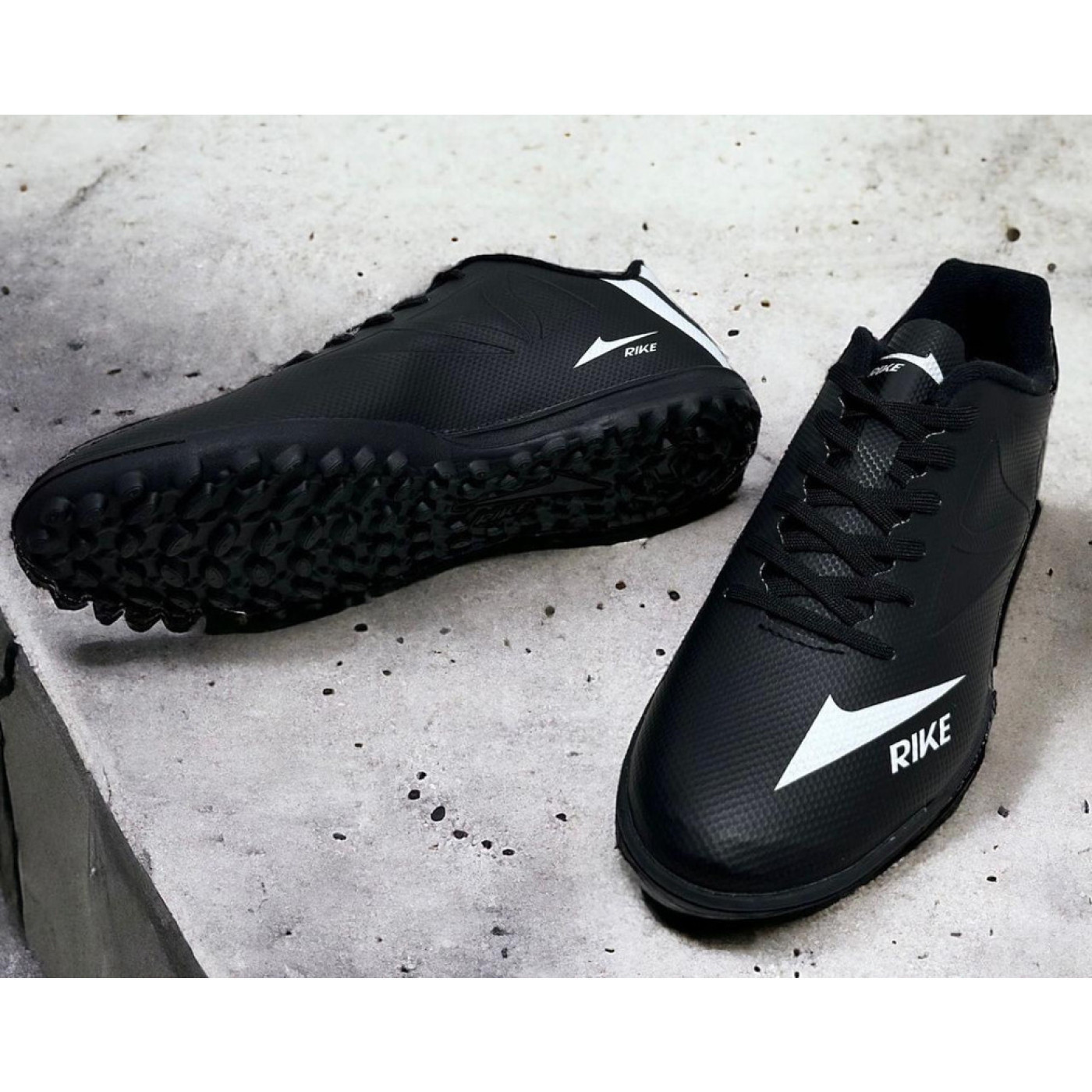 رايك حذاء كرة القدم للرجال - أسود وأبيض - SHY - 300