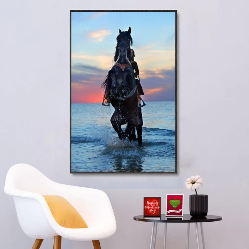 لوحة حائط قماشية لحصان في شاطئ البحر - 120x80 سم