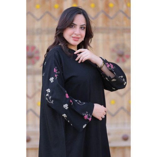 عباية كتان لف بتطريز ناعم على الأكمام للنساء - أسود