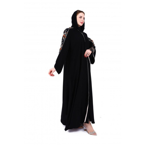 عباية بأكمام مطرزة مع قيطان ناعم الكم مع الياقة - أسود