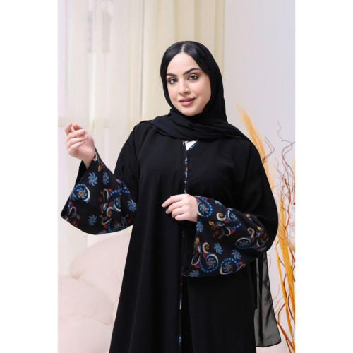 عباية كريب بأكمام ملونة وقيطان ناعمة الياقة - أسود