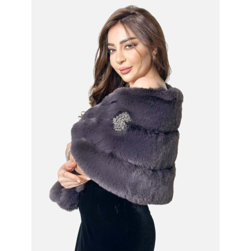 جاكيت فرو شتوي فاخر للسهرات مع بروش كبير