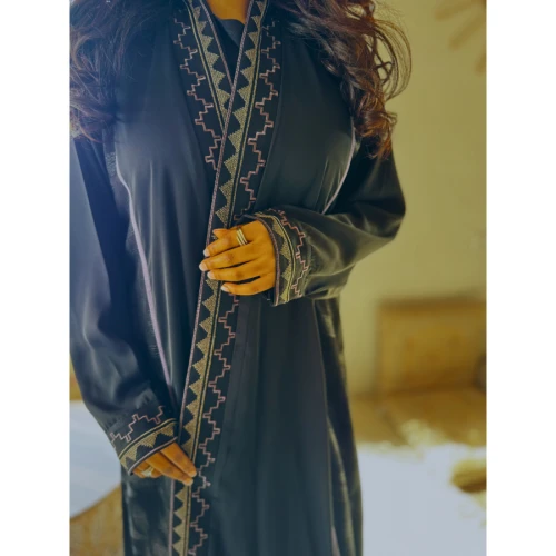 عباية عملية مطرزة للنساء - أسود - A150