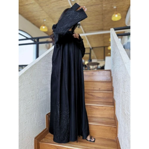 عباية عملية مطرزة للنساء - أسود - A154