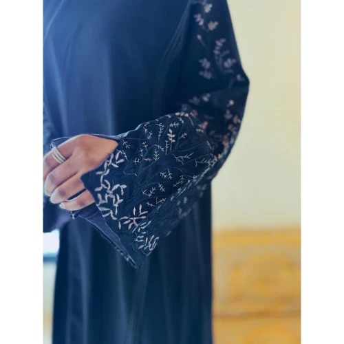 عباية عملية مطرزة للنساء - أسود - A155