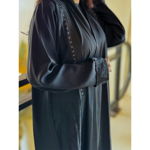 عباية عملية مطرزة للنساء - أسود - A160