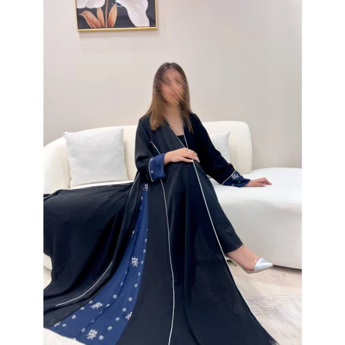 عباية لف نص كلوش قماش كريب الانترنت الطايح باضافة لتطريز جانبي - كحلي - A170