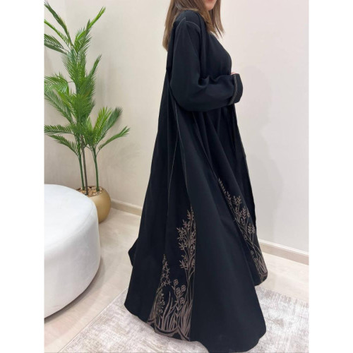 عباية لف نص كلوش بتطريز بيج - كريب - أسود - A178