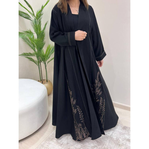 عباية لف نص كلوش بتطريز بيج - كريب - أسود - A178