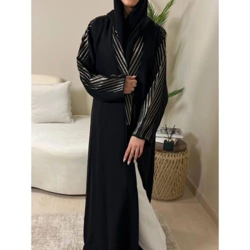 عباية لف منسوجة من قماش الانترنيت الطايح بتطريز ذهبي للنساء - أسود وذهبي - A194