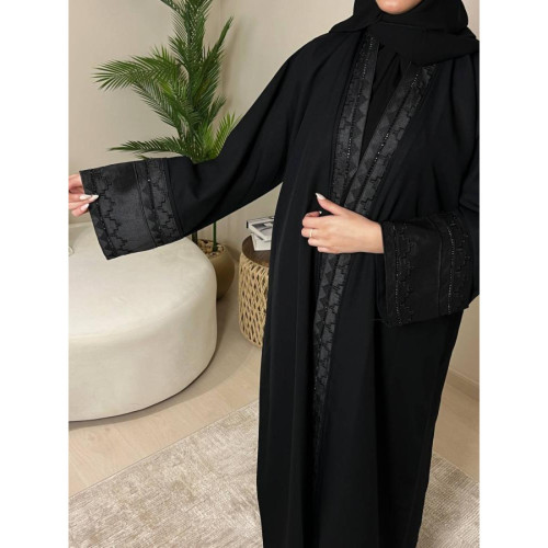 عباية لف منسوجة من الكريب الفاخر وبتطريز التفتة الروسي للنساء - أسود - A195