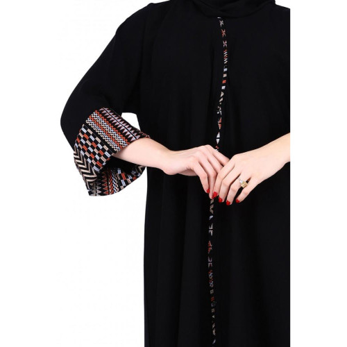 عباية حرير بأكمام مقلمة مع ياقة قيطان ناعمة للنساء - أسود